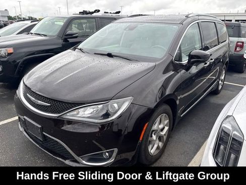 Used 2017 Chrysler Pacifica Touring-L Plus w/ Advanced Safetytec Group FWD image 3