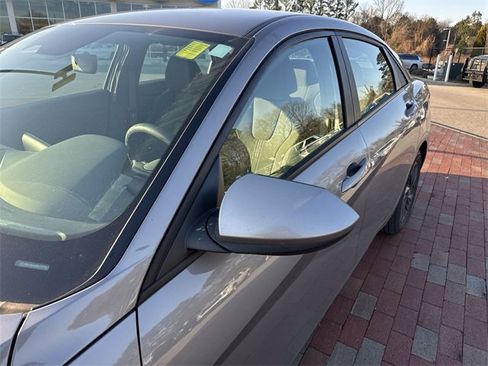 Used 2021 Hyundai Elantra SEL image 5