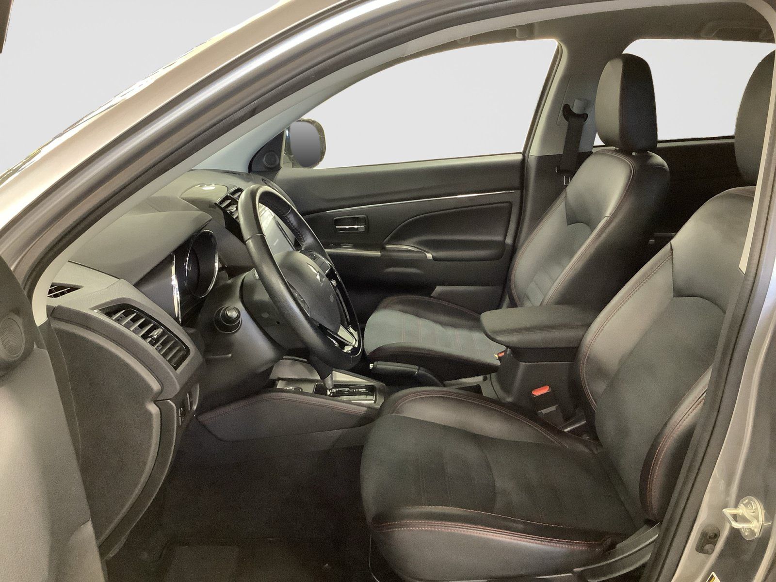 Used 2024 Mitsubishi Outlander Sport SE AWD/4WD image 11