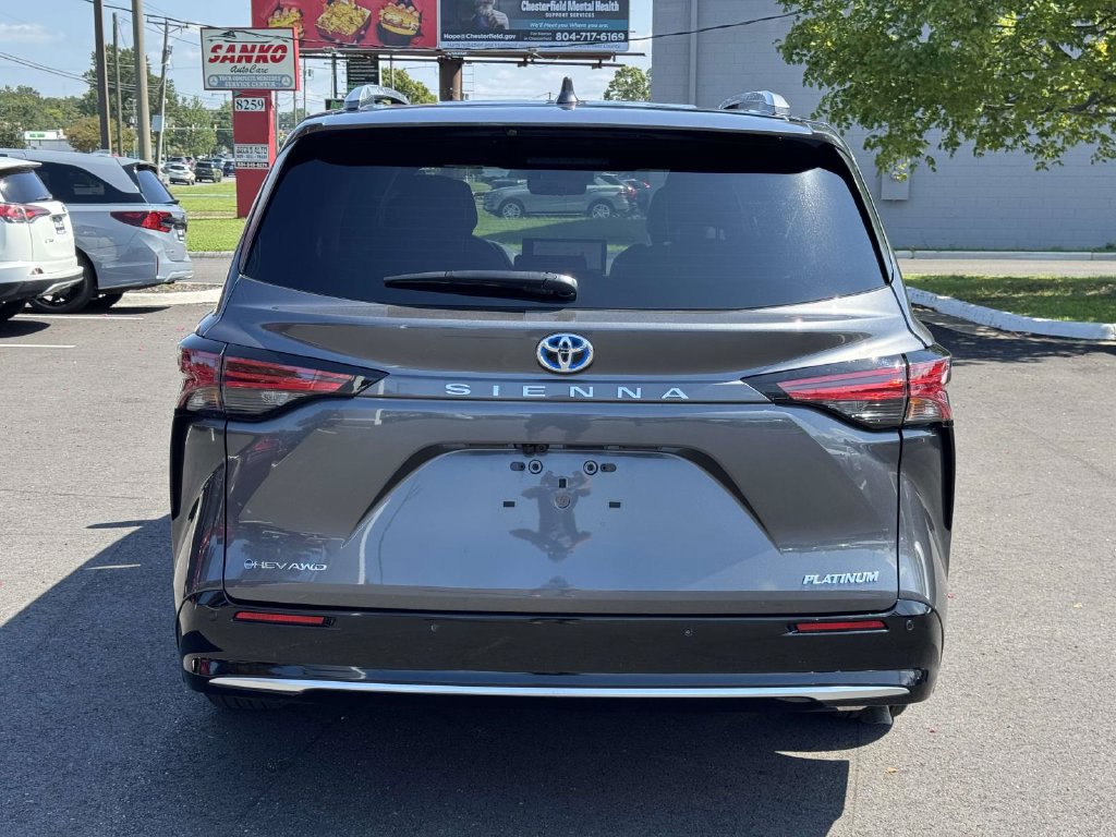 Used 2025 Toyota Sienna Platinum AWD/4WD image 25