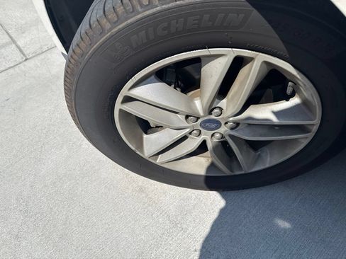 Used 2018 Ford Edge SEL w/ Equipment Group 201A FWD image 5