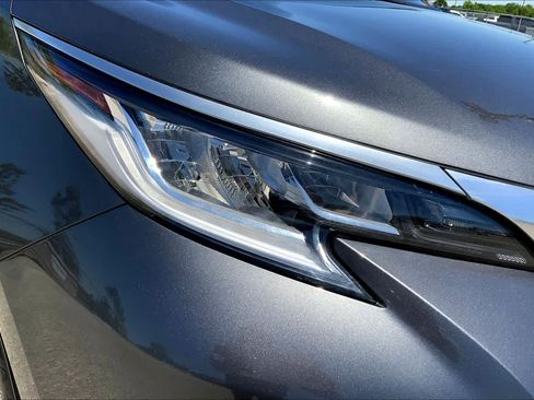 Used 2025 Toyota Sienna Limited image 27