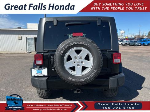 Used 2017 Jeep Wrangler Unlimited Sahara w/ Dual Top Group image 6