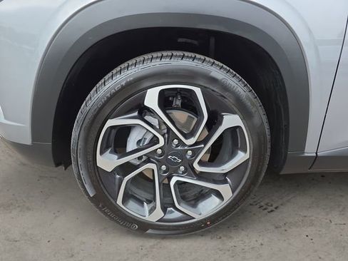 Used 2026 Chevrolet Trax RS w/ Sunroof Package FWD image 14