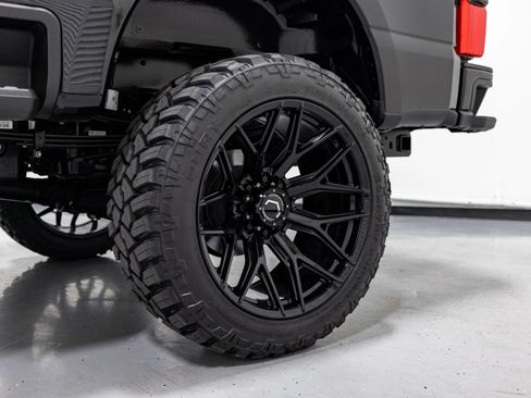 Used 2025 Ford F250 Platinum AWD/4WD image 17