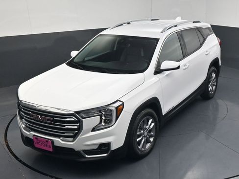Used 2024 GMC Terrain SLT image 17