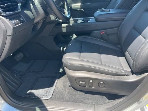 Used 2026 GMC Acadia Elevation w/ Elevation Premium Package FWD image 5