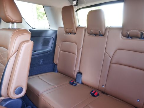 Certified 2024 Nissan Pathfinder Platinum AWD/4WD image 15