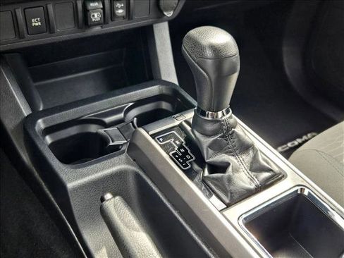 Used 2018 Toyota Tacoma SR5 image 11