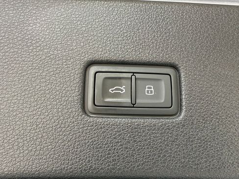 Used 2019 Audi Q8 Prestige AWD/4WD image 28