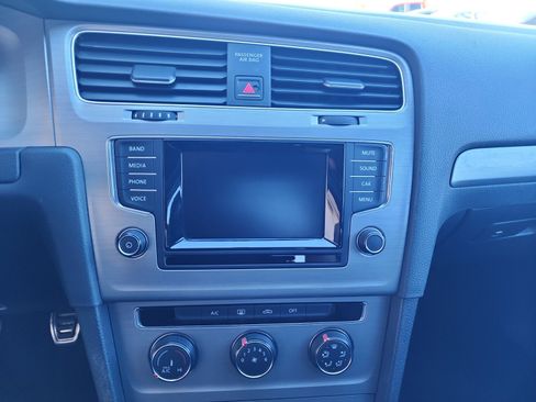 Used 2015 Volkswagen Golf Launch Edition image 12