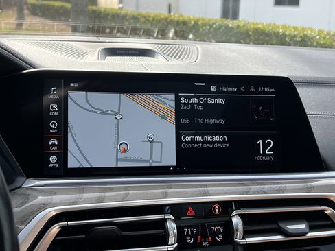 Used 2021 BMW X7 M50i image 23