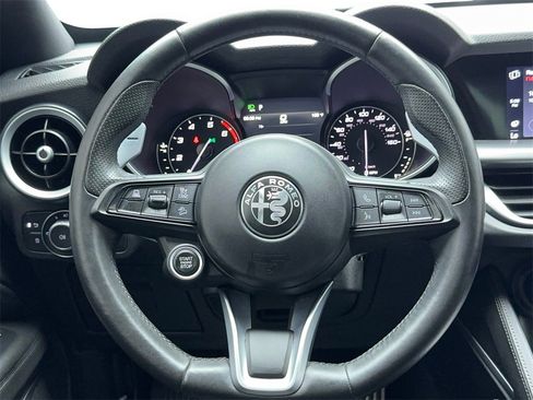 Used 2022 Alfa Romeo Stelvio Veloce image 17