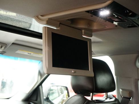 Used 2017 Cadillac Escalade Premium Luxury image 19