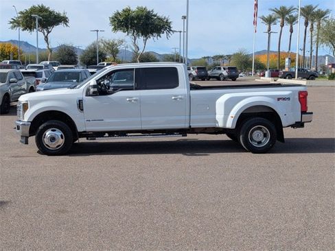 Used 2019 Ford F350 Lariat image 3
