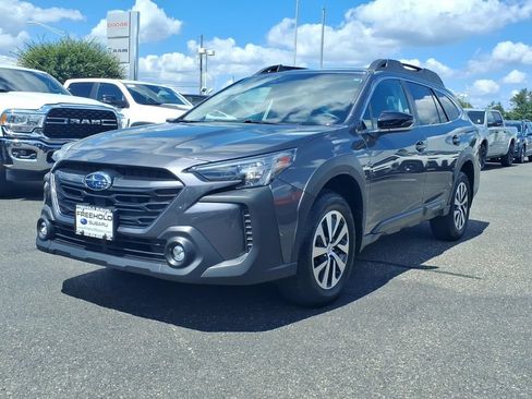 Used 2024 Subaru Outback Premium AWD/4WD image 3
