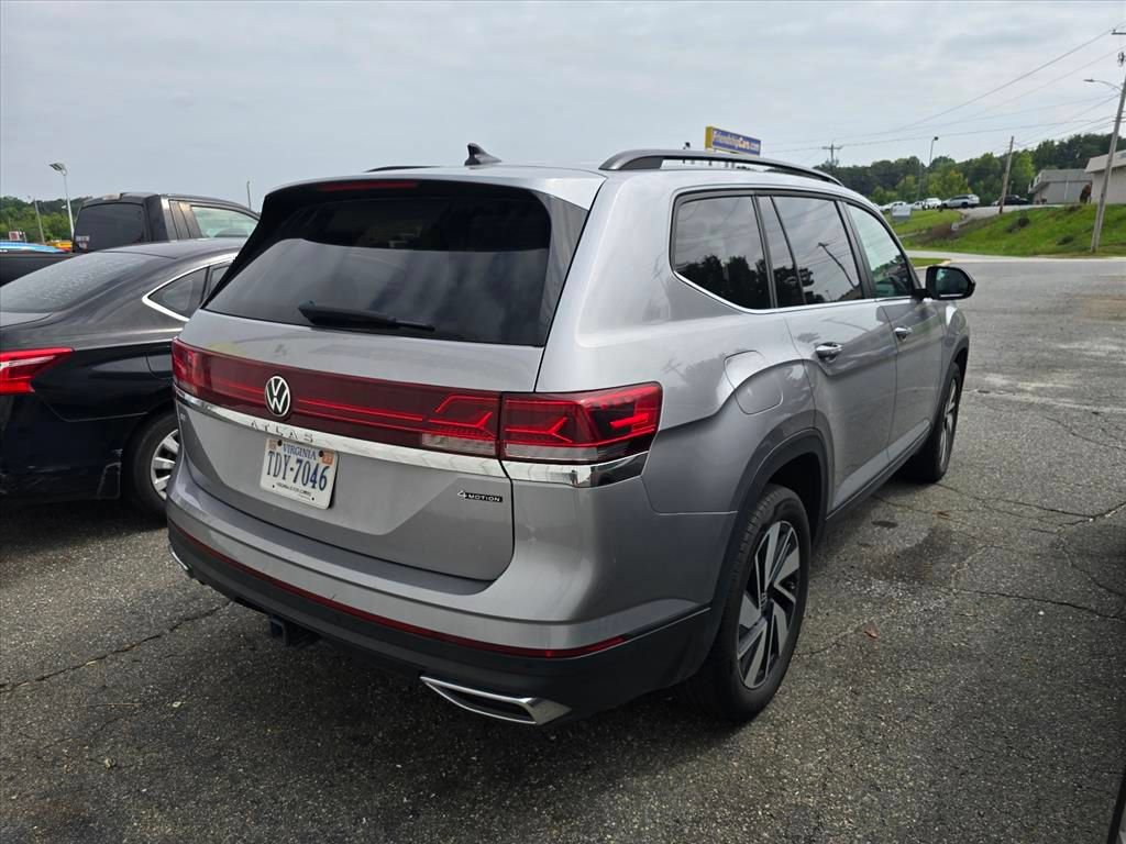 Used 2025 Volkswagen Atlas SE AWD/4WD image 11