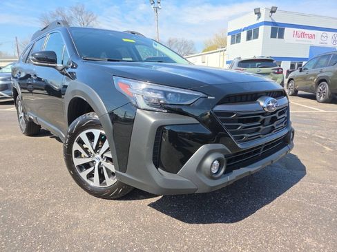 Used 2025 Subaru Outback Premium image 1