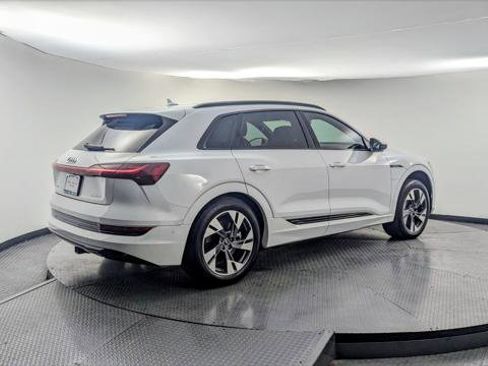 Used 2021 Audi e-tron Premium w/ Convenience Plus Package image 7
