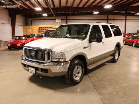 Used 2000 Ford Excursion Limited image 2