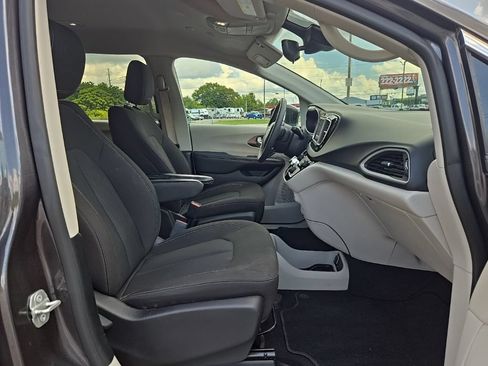 Used 2023 Chrysler Voyager LX FWD image 19