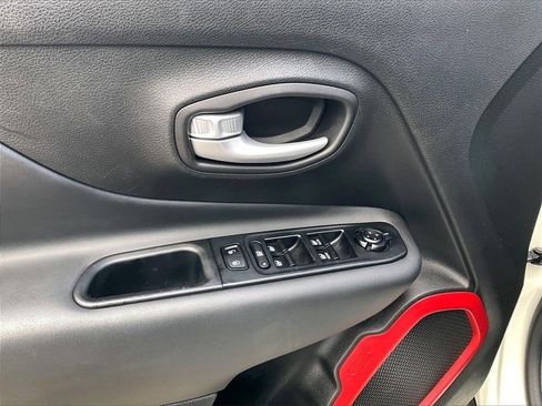 Used 2023 Jeep Renegade Trailhawk image 35