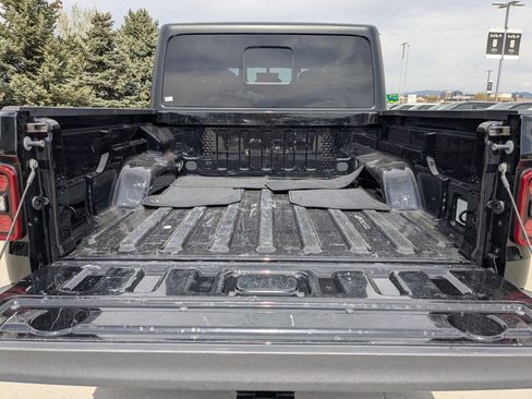 Used 2022 Jeep Gladiator Sport AWD/4WD image 31