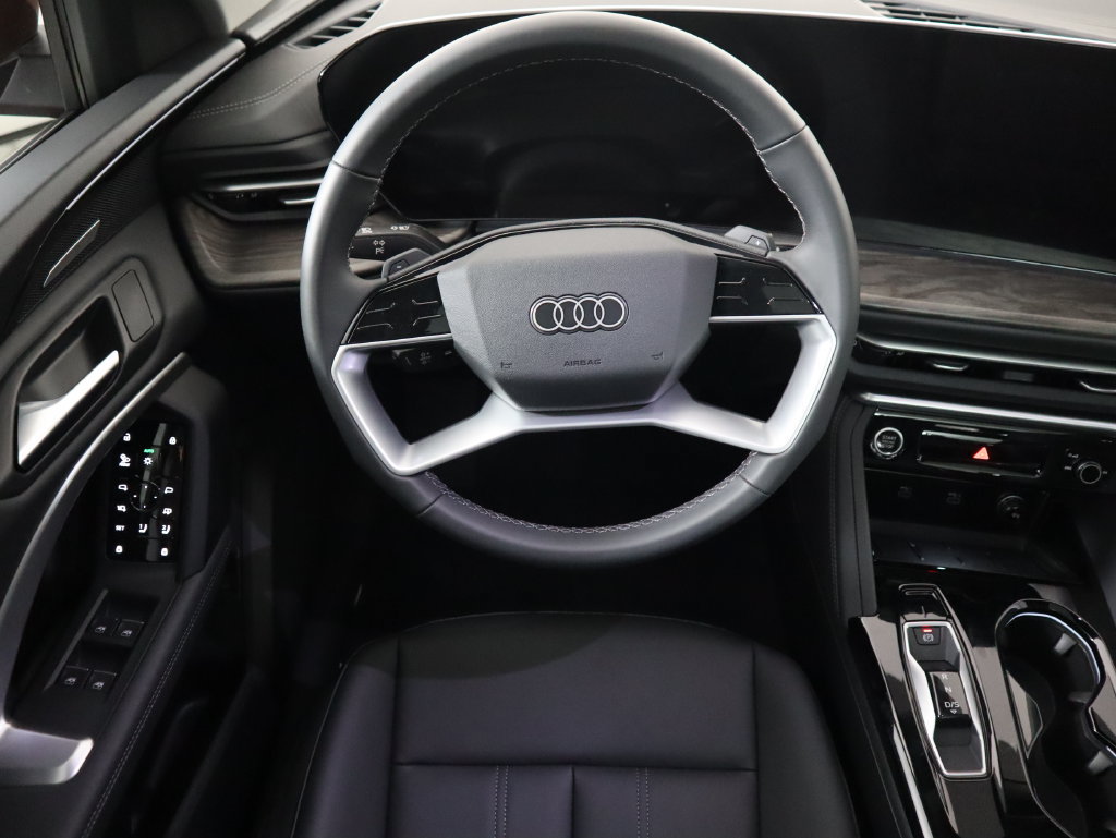 Used 2025 Audi Q5 Premium w/ Premium Plus AWD/4WD image 11