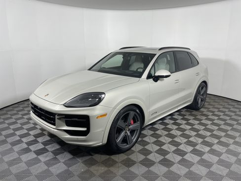 Used 2025 Porsche Cayenne GTS AWD/4WD image 11
