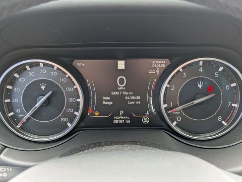 Used 2021 Maserati Levante image 11