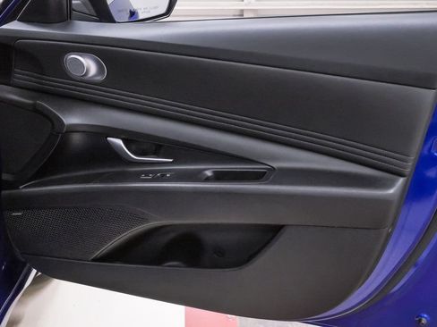 Used 2022 Hyundai Elantra Limited FWD image 28