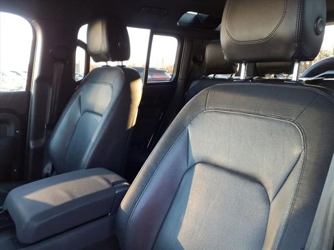 Used 2023 Land Rover Defender 110 X-Dynamic SE image 13