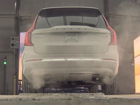 Used 2025 Volvo XC90 B6 Plus image 5