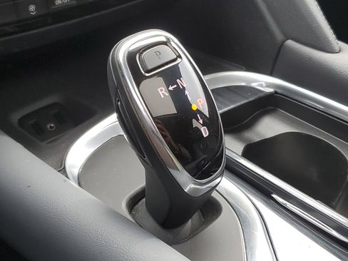 Used 2019 Buick Enclave Essence w/ LPO, Sport Appearance Package image 26