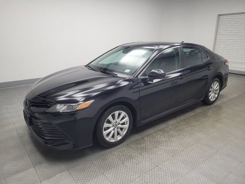 Used 2020 Toyota Camry LE image 2
