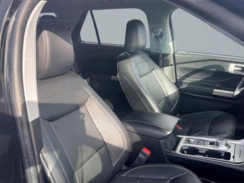 Certified 2022 Ford Explorer Limited w/ Hybrid Equipment Group 310A image 7