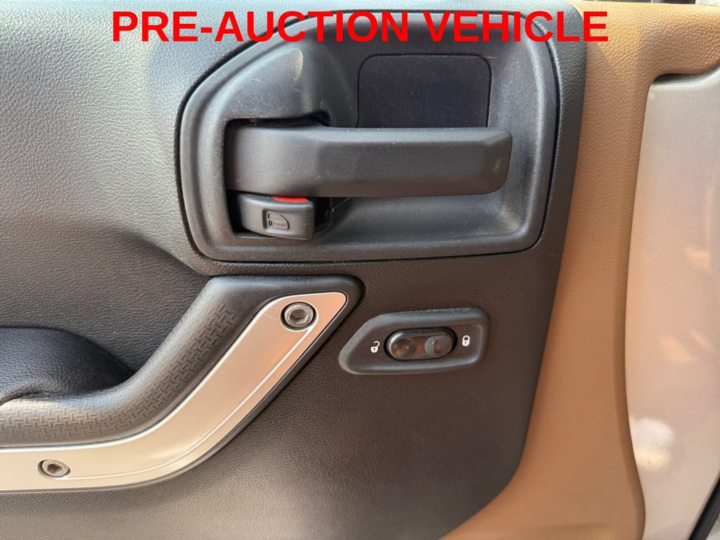 Used 2011 Jeep Wrangler Unlimited Sahara w/ Connectivity Group AWD/4WD image 24