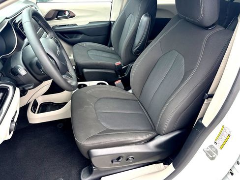 Used 2024 Chrysler Voyager LX FWD image 12