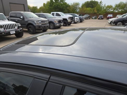 Used 2018 BMW 320i xDrive Sedan image 7