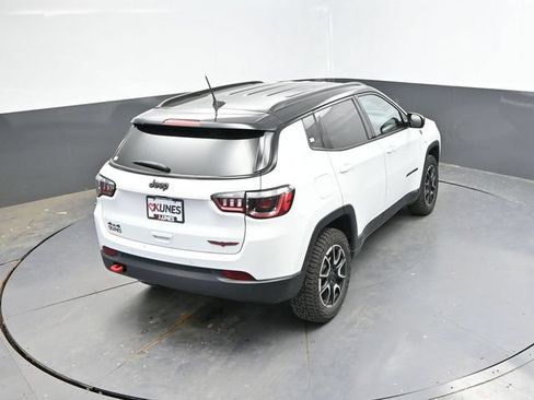 Used 2025 Jeep Compass Trailhawk AWD/4WD image 32
