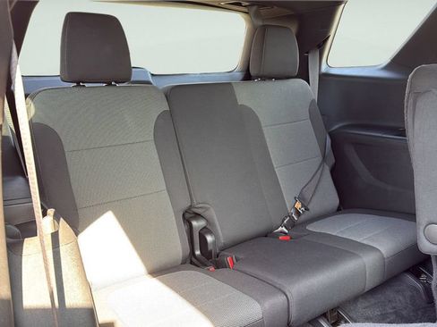Used 2023 Chevrolet Traverse LT FWD image 12