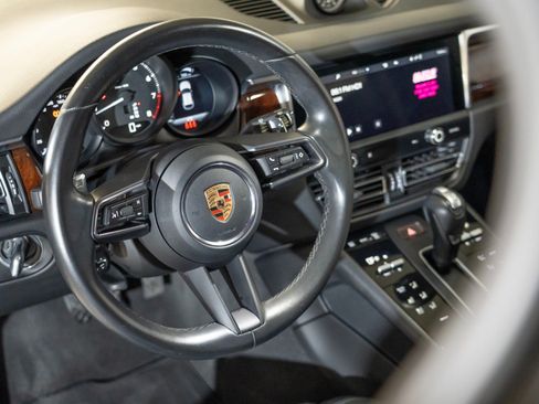 Certified 2023 Porsche Macan AWD/4WD image 15