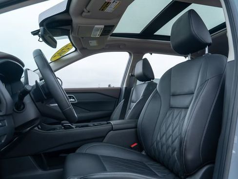 Used 2022 Nissan Rogue Platinum w/ Head-Up Display Package image 15