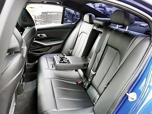 Used 2022 BMW 330i Sedan w/ Driving Assistance Package image 17