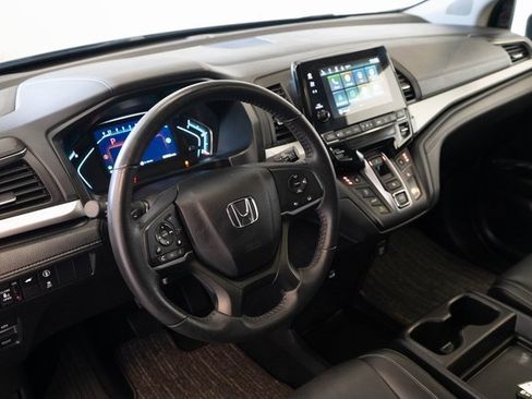 Certified 2024 Honda Odyssey EX-L image 3