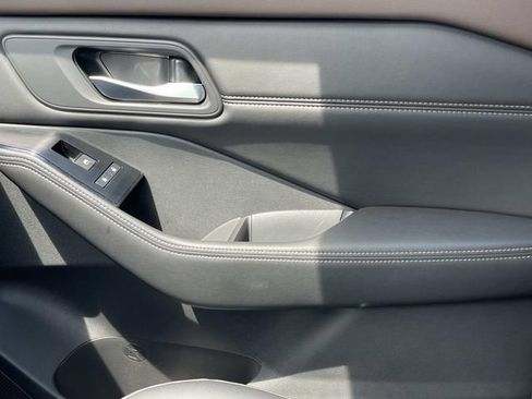 Used 2022 Nissan Rogue SV w/ SV Premium Package FWD image 26