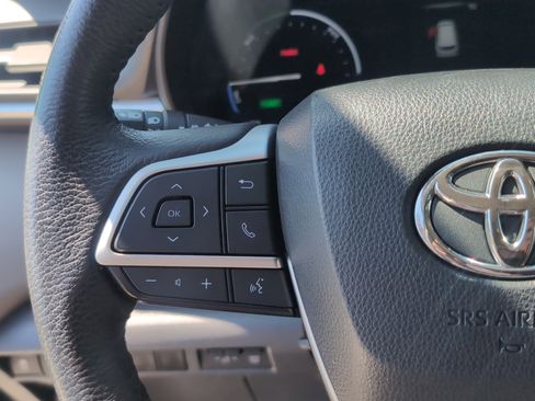 Certified 2024 Toyota Sienna XLE image 18