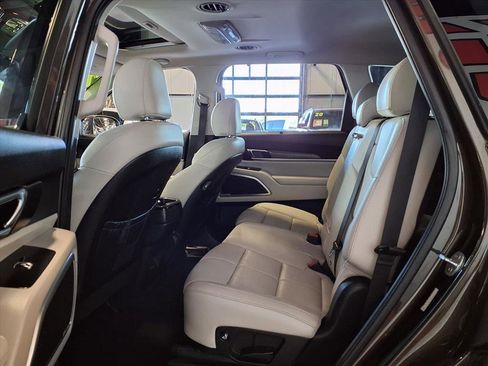 Used 2020 Kia Telluride EX w/ Towing Package image 16