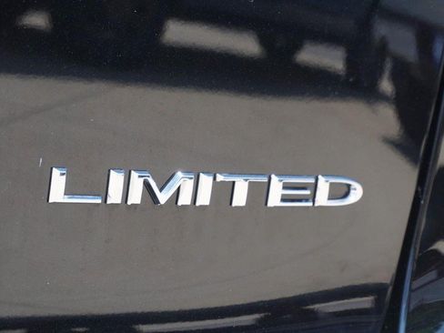 Used 2026 Chrysler Pacifica Limited FWD image 19