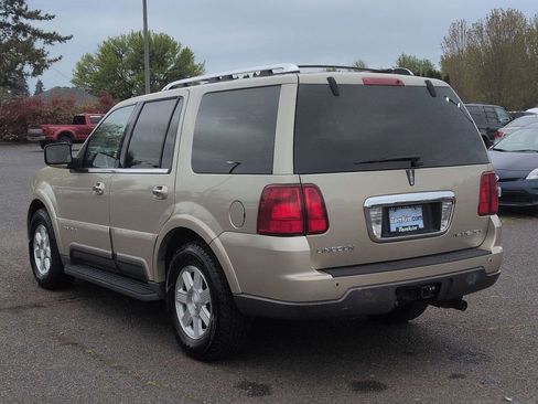 Used 2004 Lincoln Navigator Luxury AWD/4WD image 3